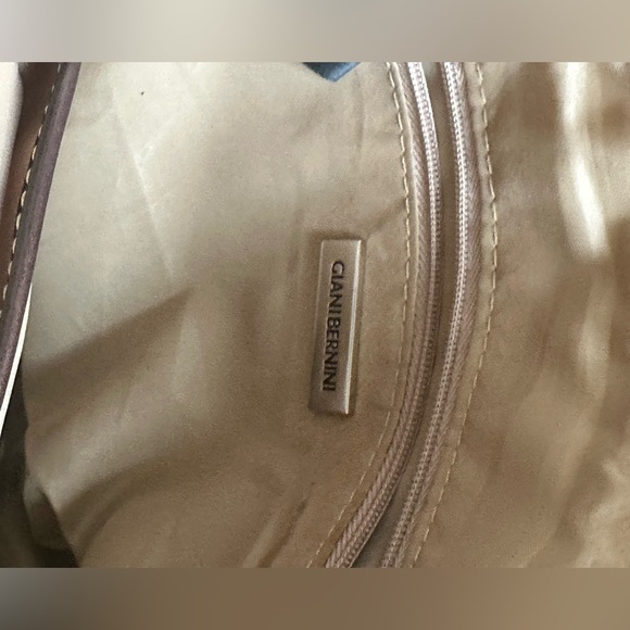 NWT GIANI BERNINI CROSSBODY - Picture 5 of 8